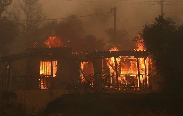 Σαν αρχαία τραγωδία: Η γυναίκα μπορούσε να φύγει αλλά έμεινε δίπλα στον άντρα της και κάηκαν μαζί